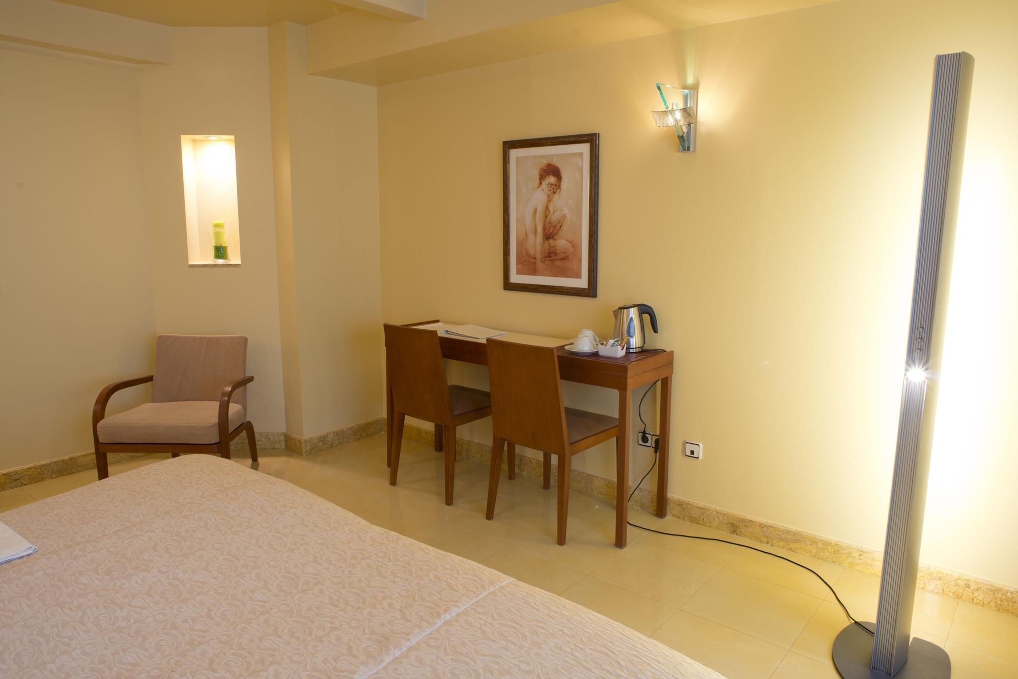 A Casa Canut Hotel Gastronomic Les Escaldes ภายนอก รูปภาพ A room at the hotel