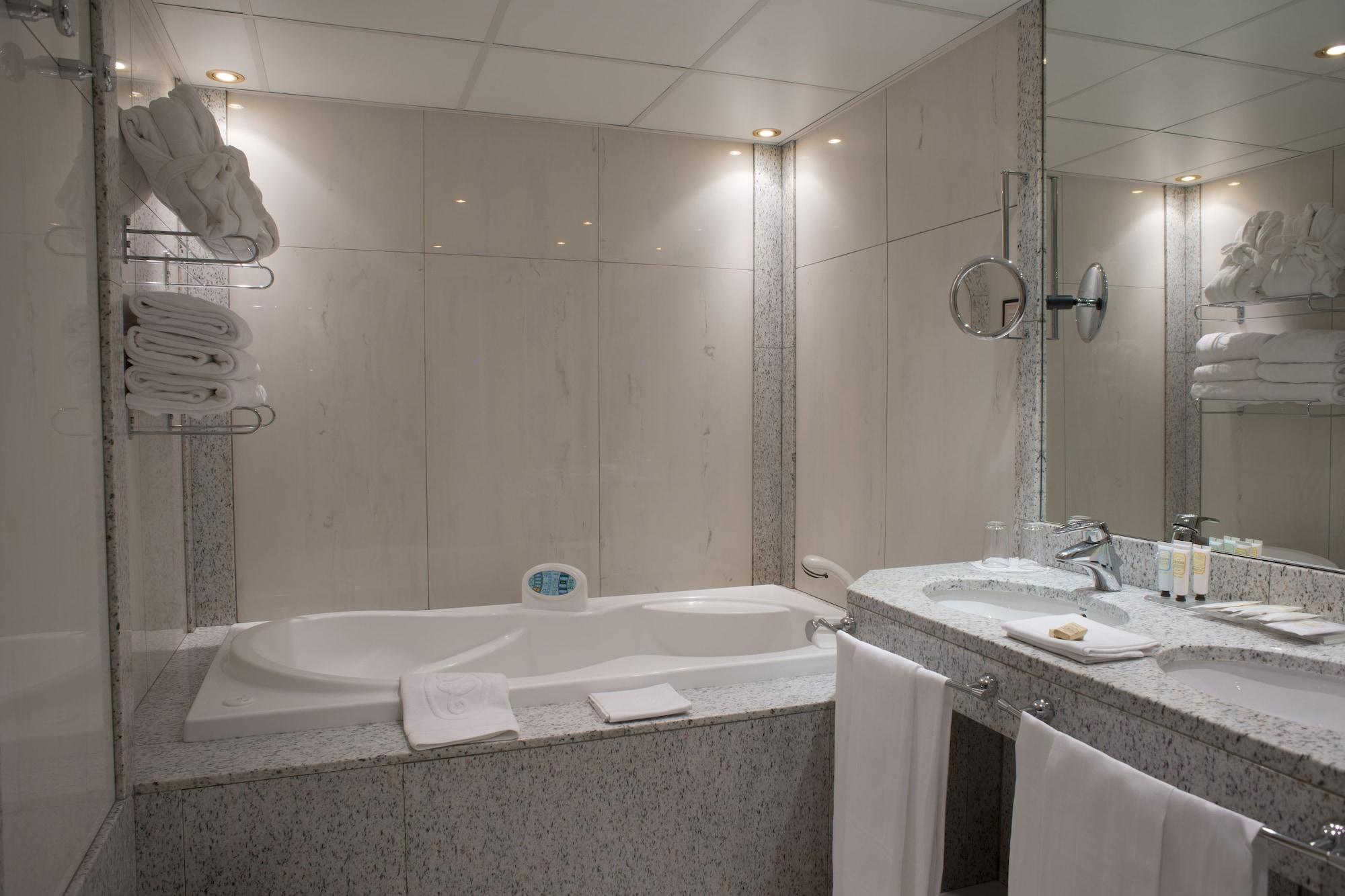 A Casa Canut Hotel Gastronomic Les Escaldes ภายนอก รูปภาพ Bathroom
