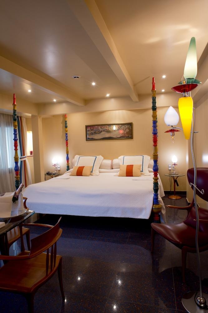A Casa Canut Hotel Gastronomic Les Escaldes ภายนอก รูปภาพ A suite at the hotel