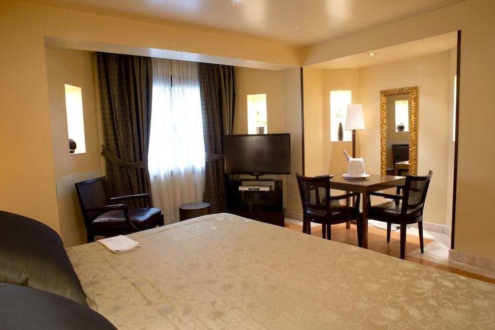 A Casa Canut Hotel Gastronomic Les Escaldes ภายนอก รูปภาพ A room at the hotel