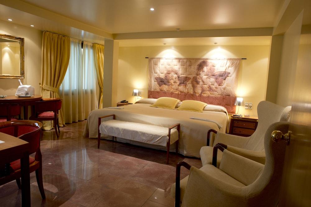 A Casa Canut Hotel Gastronomic Les Escaldes ภายนอก รูปภาพ A room at the hotel