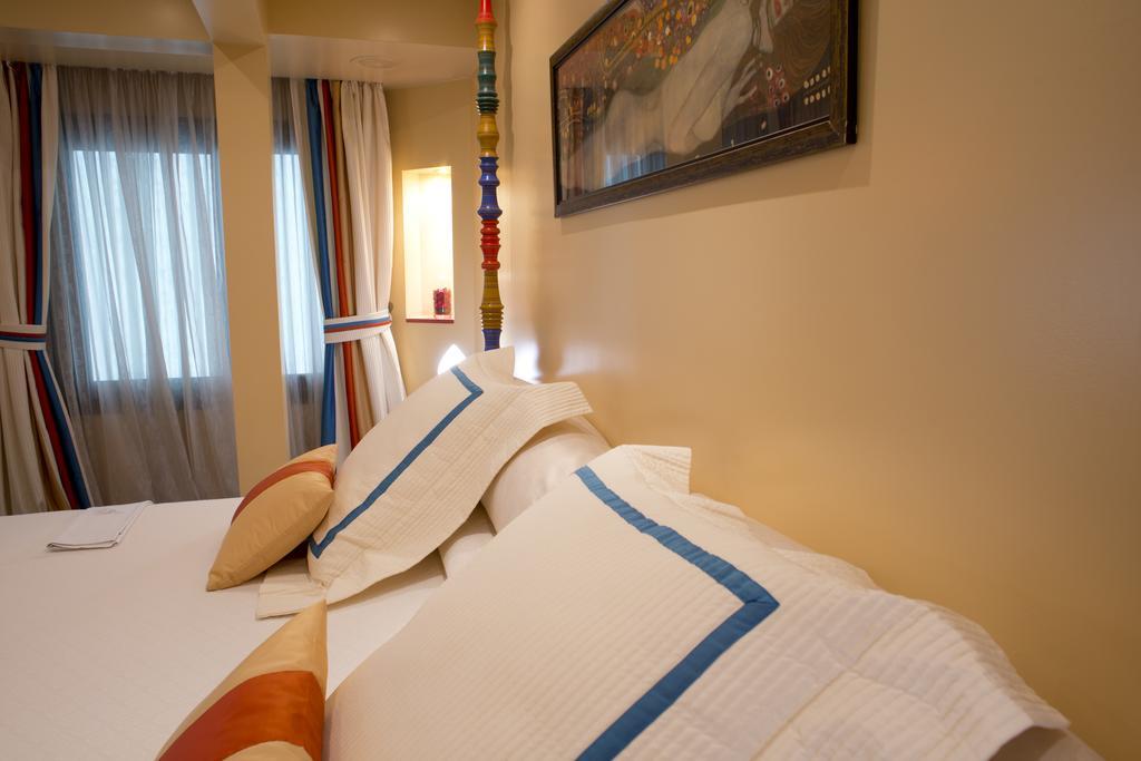 A Casa Canut Hotel Gastronomic Les Escaldes ภายนอก รูปภาพ A room at the hotel