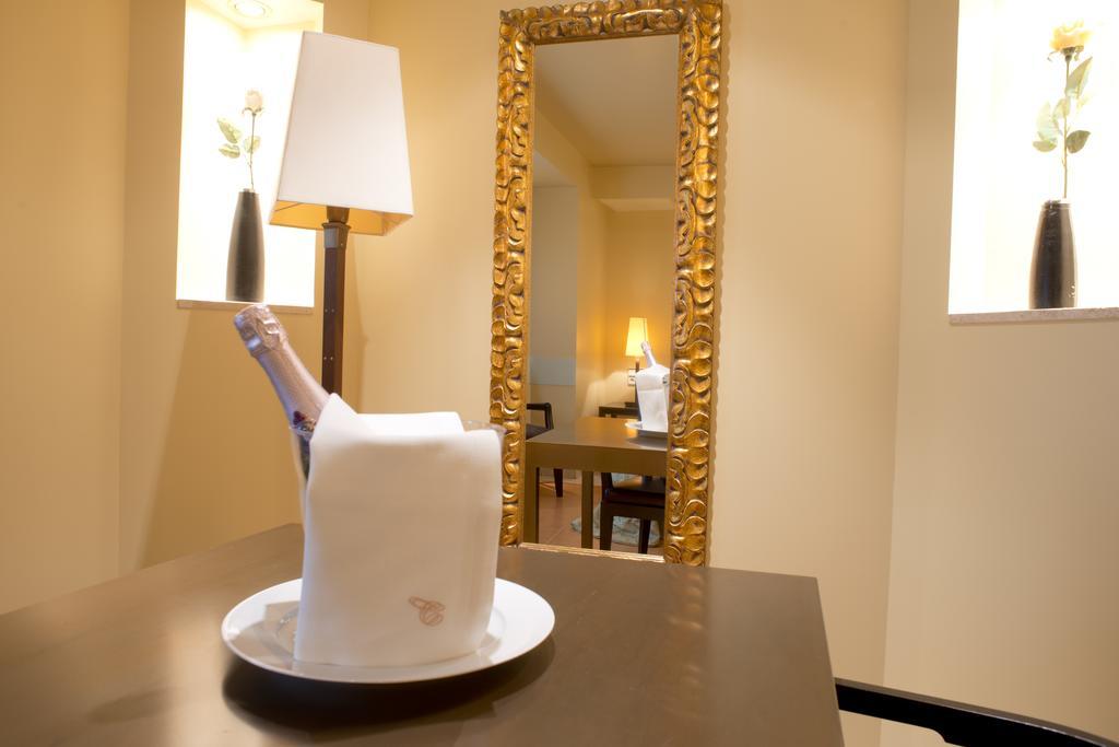 A Casa Canut Hotel Gastronomic Les Escaldes ภายนอก รูปภาพ A champagne bucket