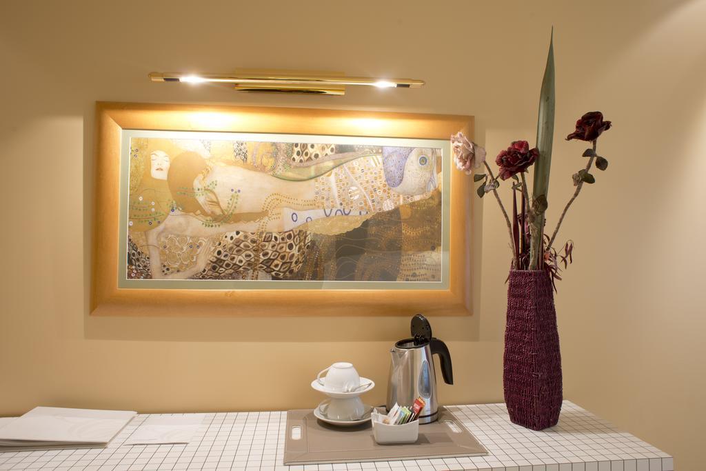 A Casa Canut Hotel Gastronomic Les Escaldes ภายนอก รูปภาพ A picture light