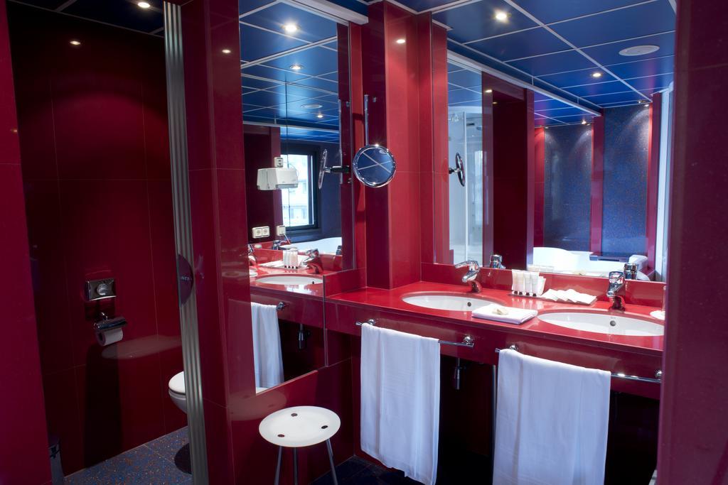 A Casa Canut Hotel Gastronomic Les Escaldes ภายนอก รูปภาพ Bathroom