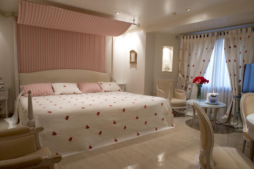 A Casa Canut Hotel Gastronomic Les Escaldes ภายนอก รูปภาพ A bedroom