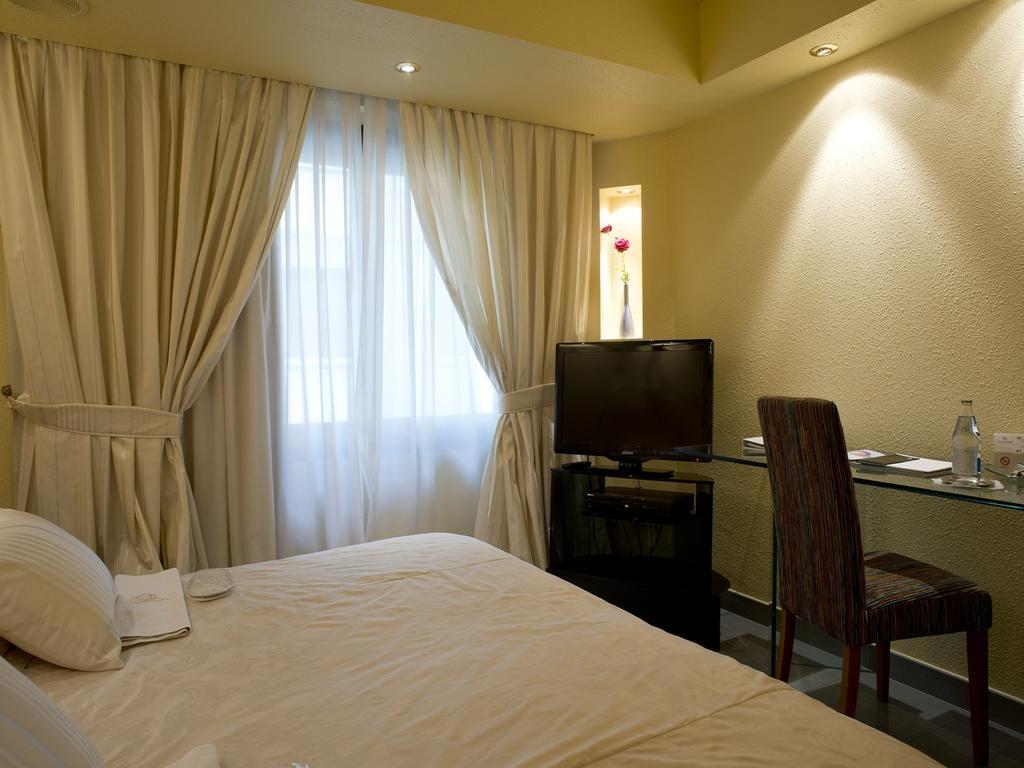 A Casa Canut Hotel Gastronomic Les Escaldes ภายนอก รูปภาพ A room at the hotel