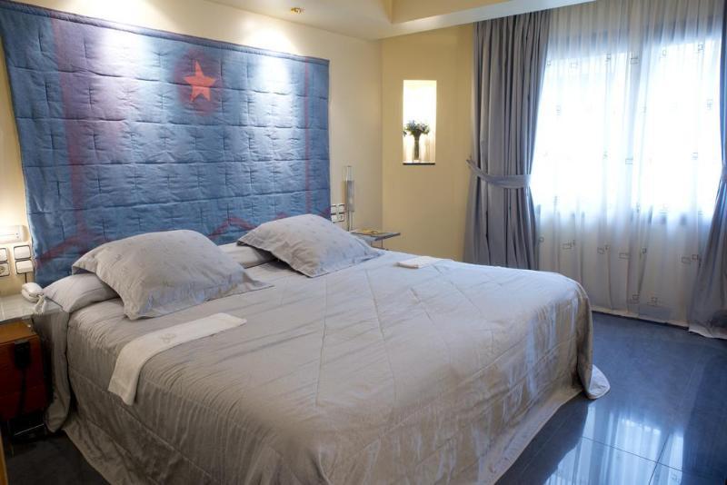 A Casa Canut Hotel Gastronomic Les Escaldes ภายนอก รูปภาพ A room at the hotel