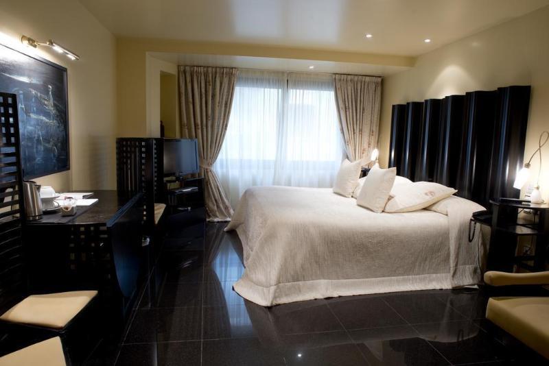 A Casa Canut Hotel Gastronomic Les Escaldes ภายนอก รูปภาพ A room at the Mandarin Oriental