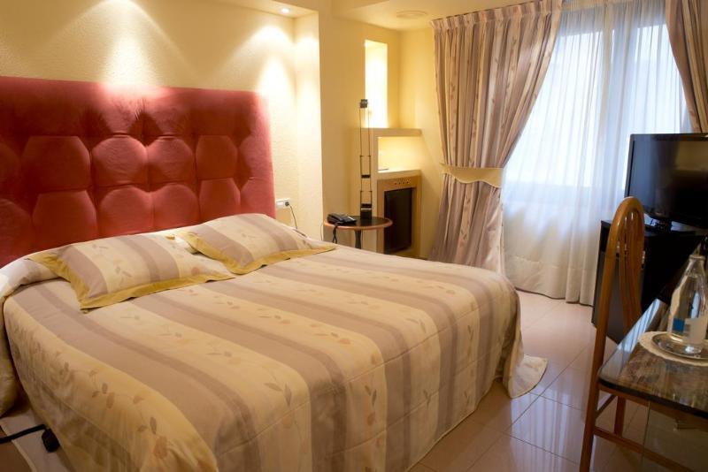 A Casa Canut Hotel Gastronomic Les Escaldes ภายนอก รูปภาพ A room at the hotel