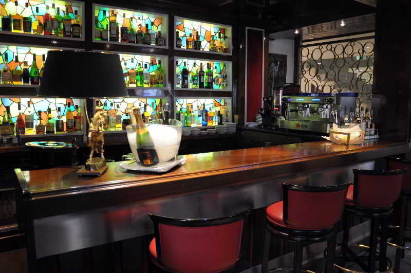 A Casa Canut Hotel Gastronomic Les Escaldes ภายนอก รูปภาพ The bar at the Mandarin Oriental, New York