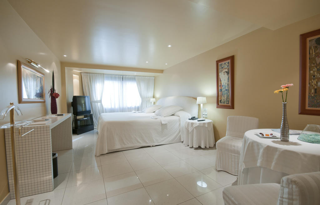 A Casa Canut Hotel Gastronomic Les Escaldes ภายนอก รูปภาพ A room at the hotel