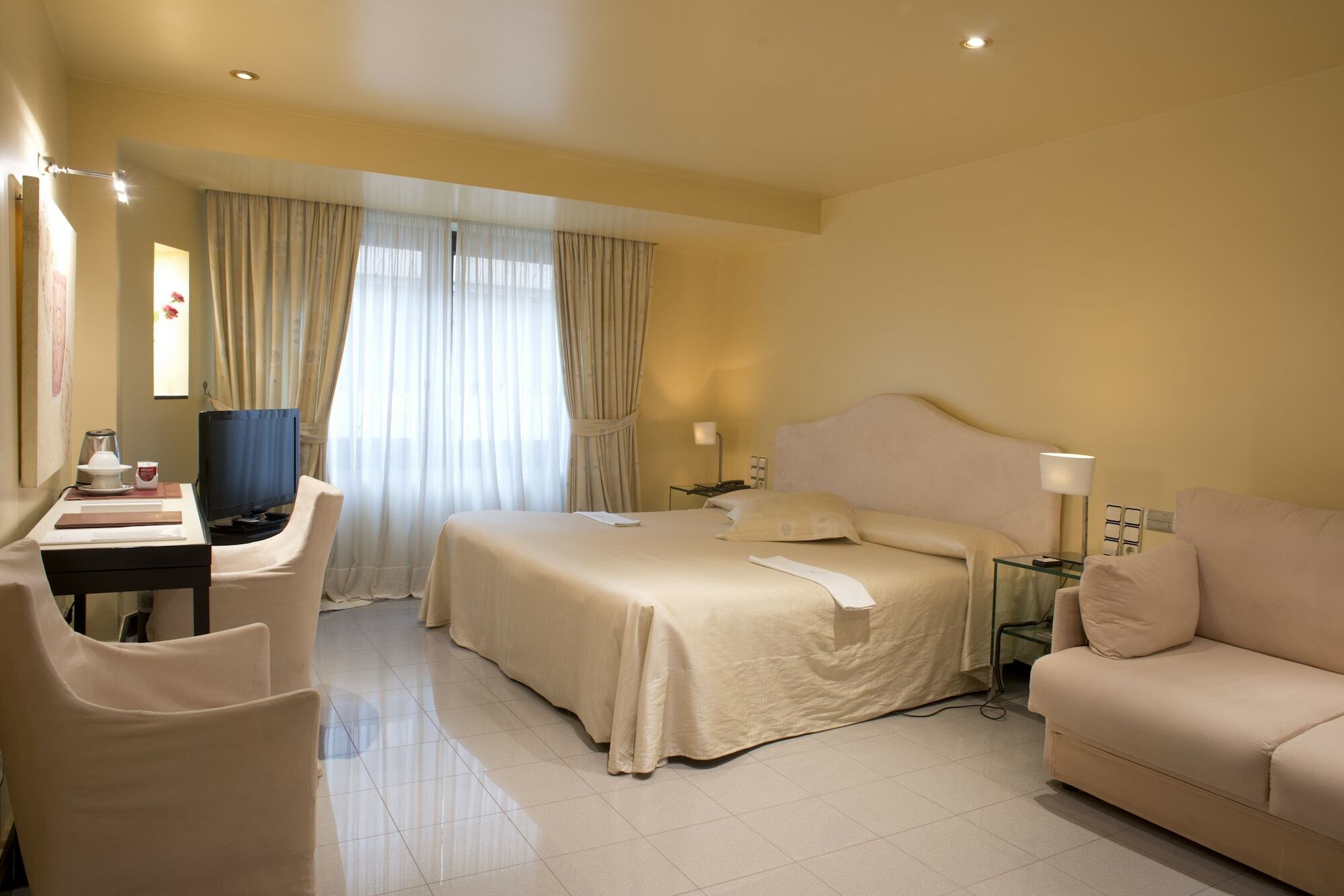 A Casa Canut Hotel Gastronomic Les Escaldes ภายนอก รูปภาพ A room at the hotel
