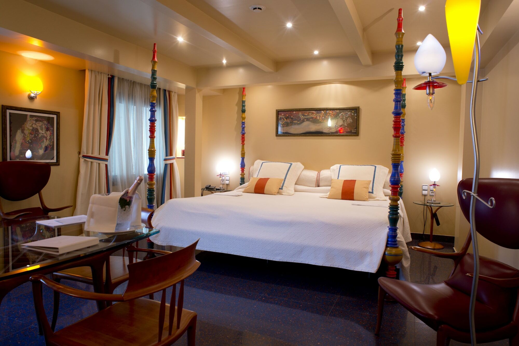 A Casa Canut Hotel Gastronomic Les Escaldes ภายนอก รูปภาพ A room at the hotel